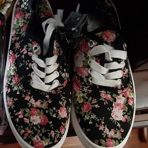 Black Floral Shoes